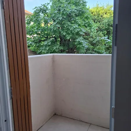 La Figue Beige De * Τουλόν